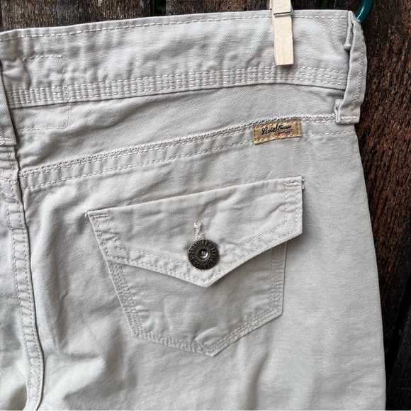 Levi’s Boy Fit Cream Bermuda Shorts NWT Sz 8 Misses - Picture 8 of 13